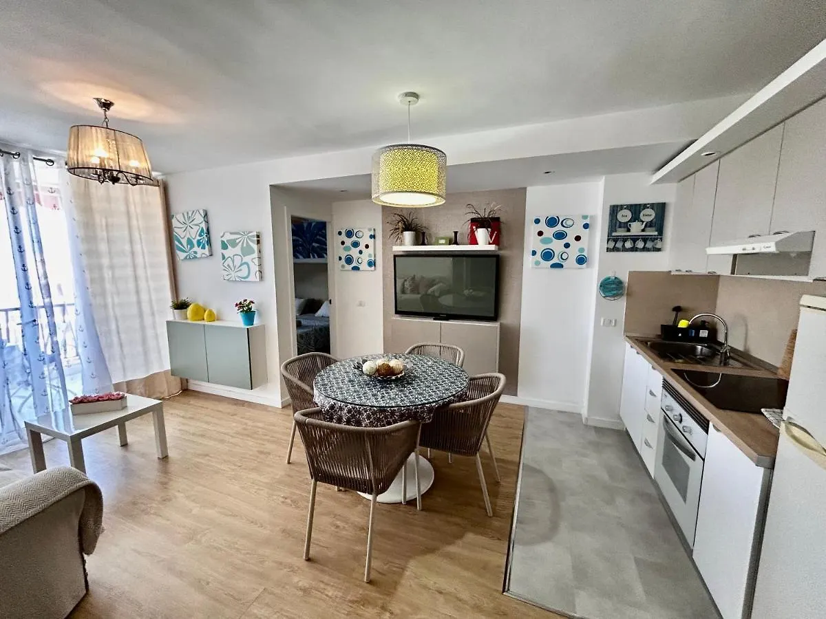 Delicious Los Cristianos,2Bdr 2Bathr Beachclose 0*, Los Cristianos (Tenerife)
