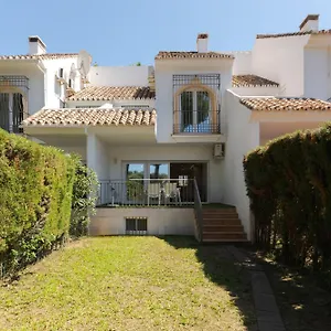 marbella-luxury-close-to-the-beach-pool-wifi.1costadelsol.com/